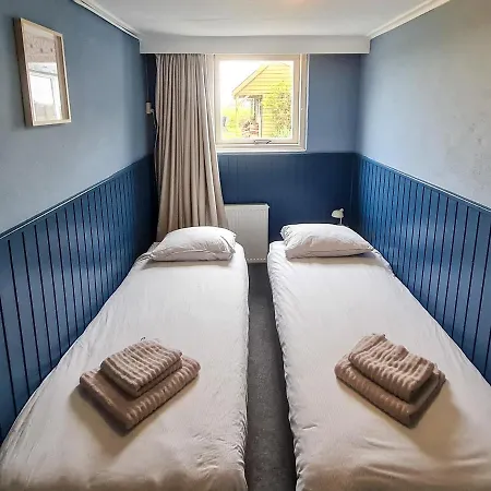 Diek 27 Farmhouse Apartment