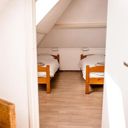 Diek 27 Farmhouse Apartment